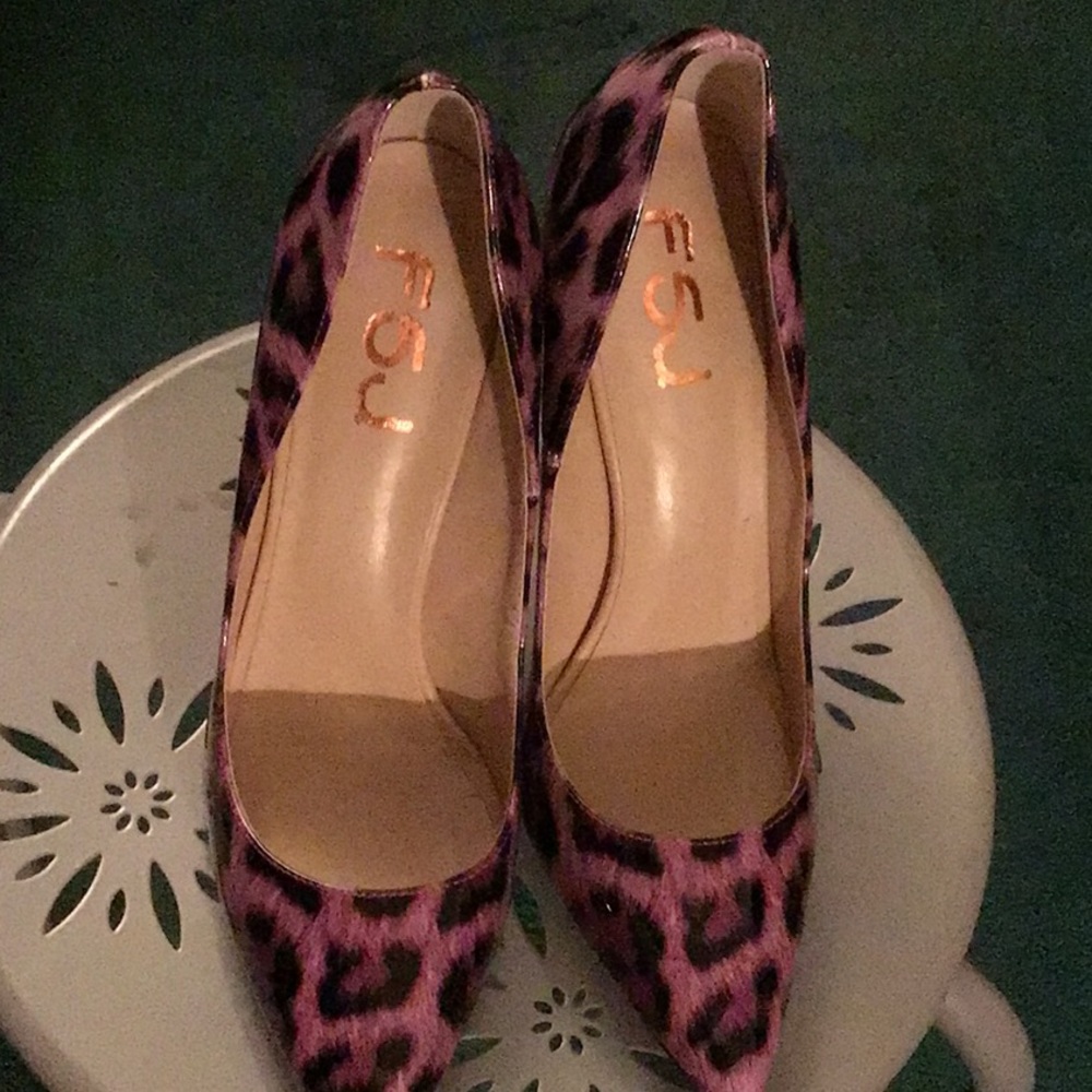 Purple and black pumps 8 1/2